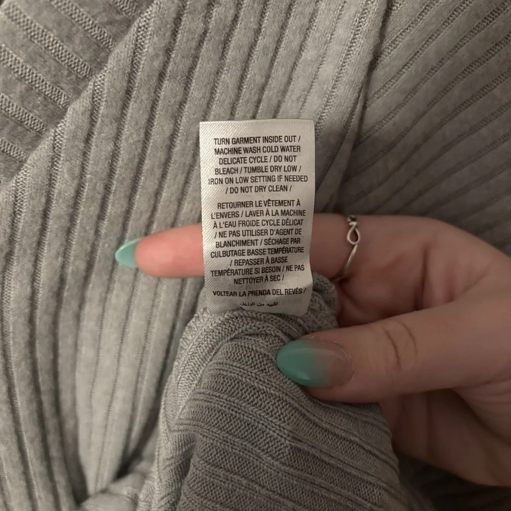 Ardene Gray V-Neck Ribbed Long Sleeve Sweater Size XS - S